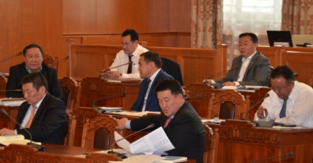 Монгол Улсын эдийн засаг, нийгмийг 2013 онд хөгжүүлэх Үндсэн чиглэлийн биелэлтийг хэлэлцэх асуудлыг хойшлууллаа